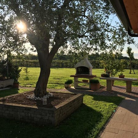 Appartamento "Casa Vacanze Corte Ara Decima" Сона Екстериор снимка