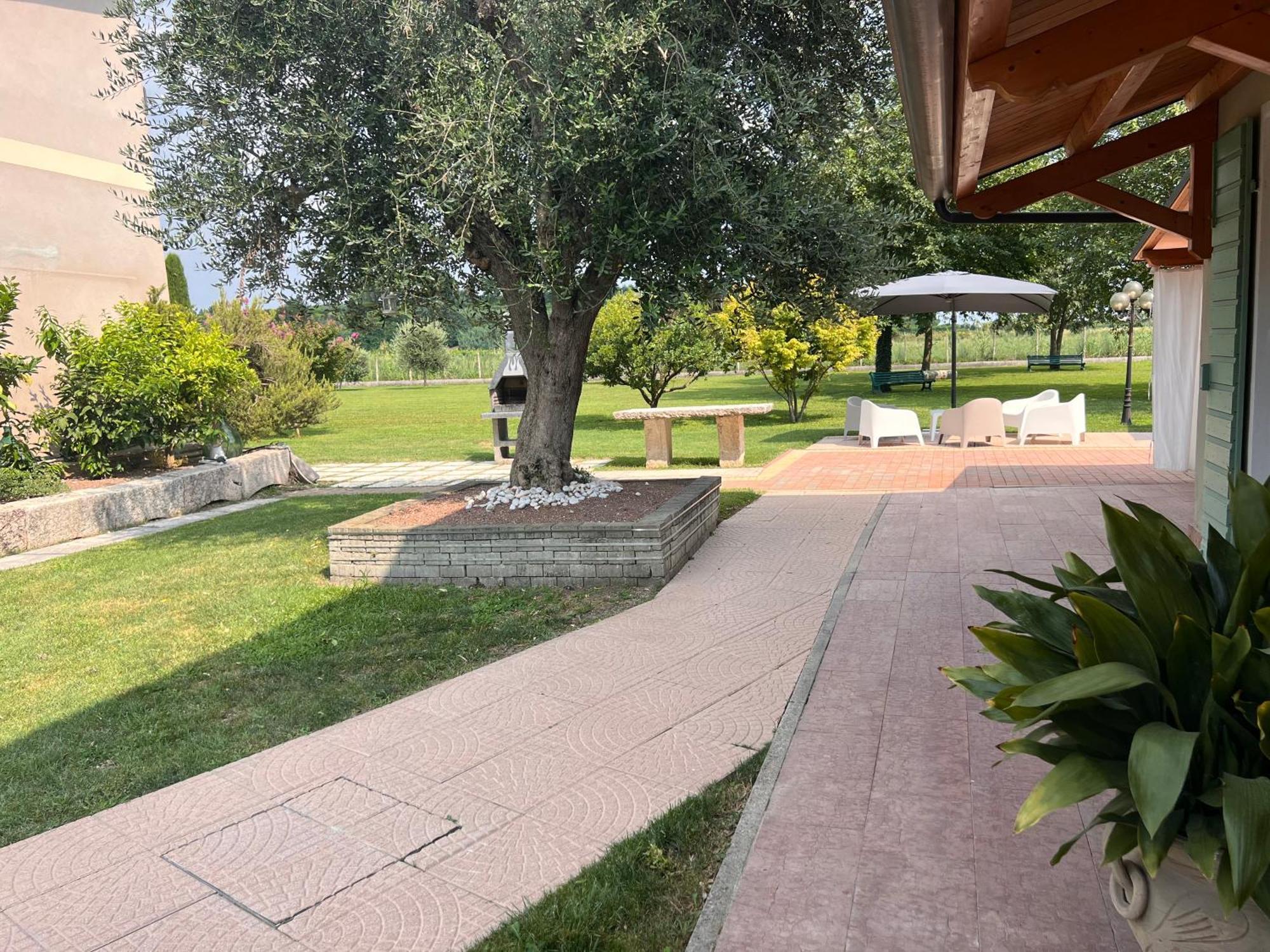 Appartamento "Casa Vacanze Corte Ara Decima" Сона Екстериор снимка