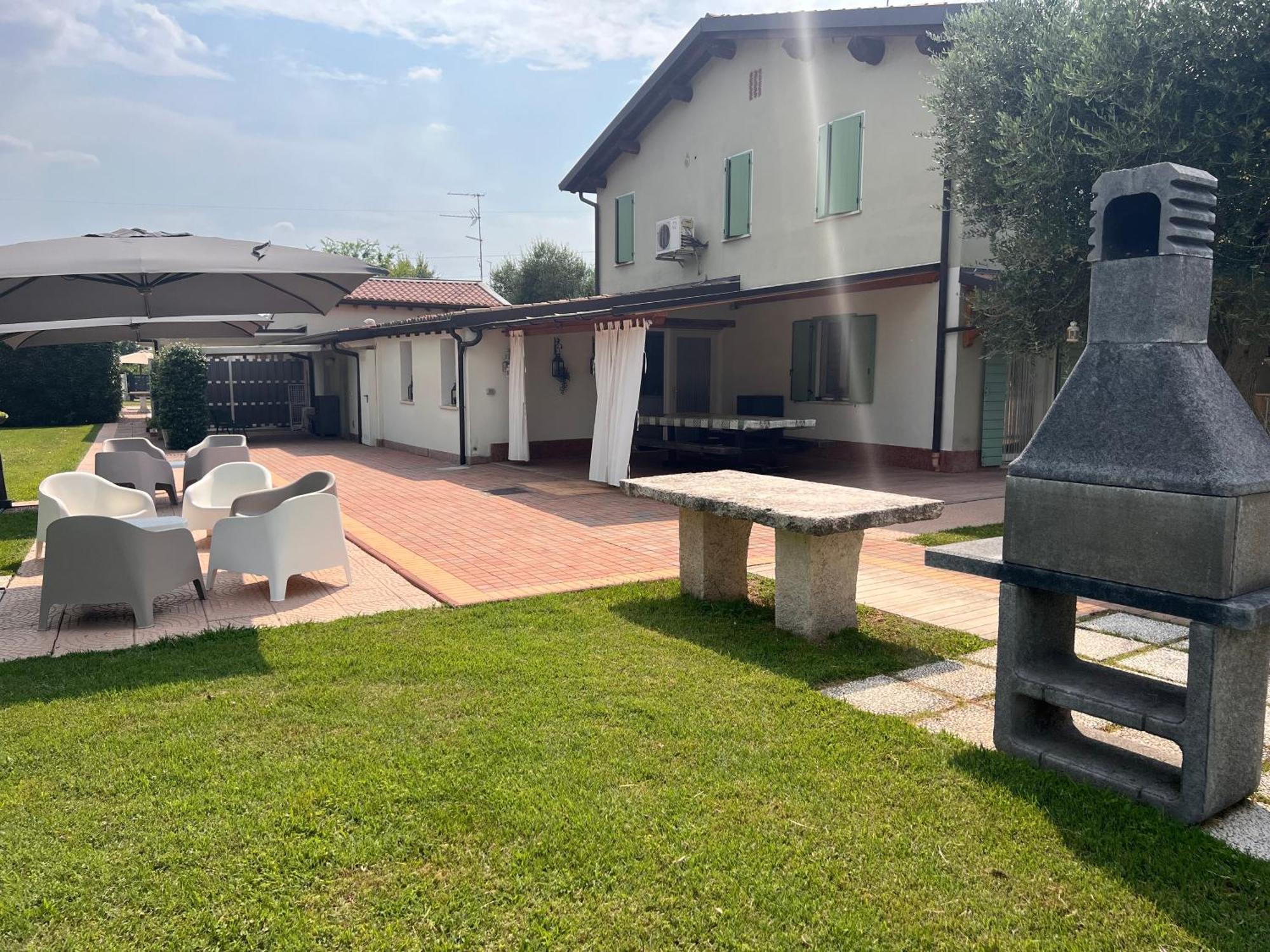 Appartamento "Casa Vacanze Corte Ara Decima" Сона Екстериор снимка