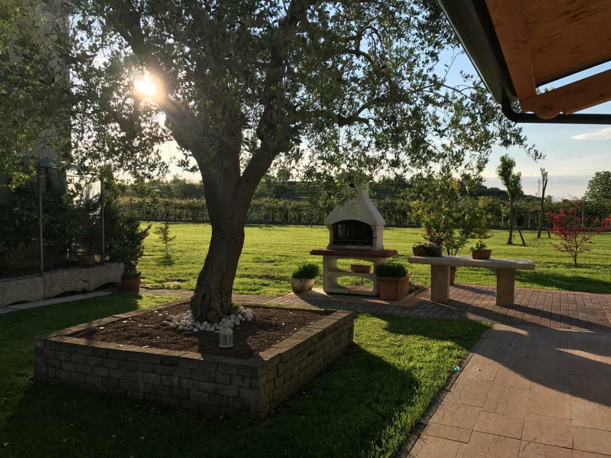 Appartamento "Casa Vacanze Corte Ara Decima" Сона Екстериор снимка