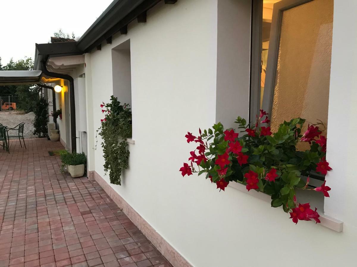 Appartamento "Casa Vacanze Corte Ara Decima" Сона Екстериор снимка